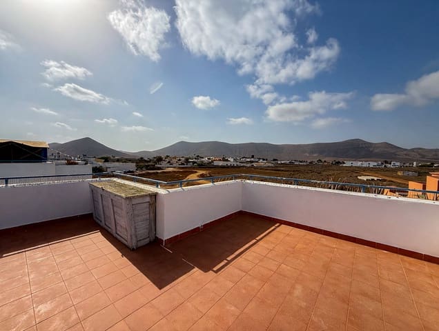 Pareado de 2 habitaciones en La Oliva en venta con garaje - 235.000 € (Ref: 10146302)