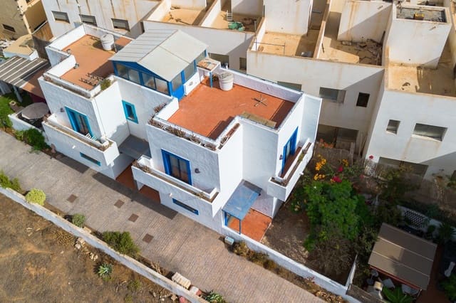 Pareado de 2 habitaciones en La Oliva en venta con garaje - 235.000 € (Ref: 10146302)