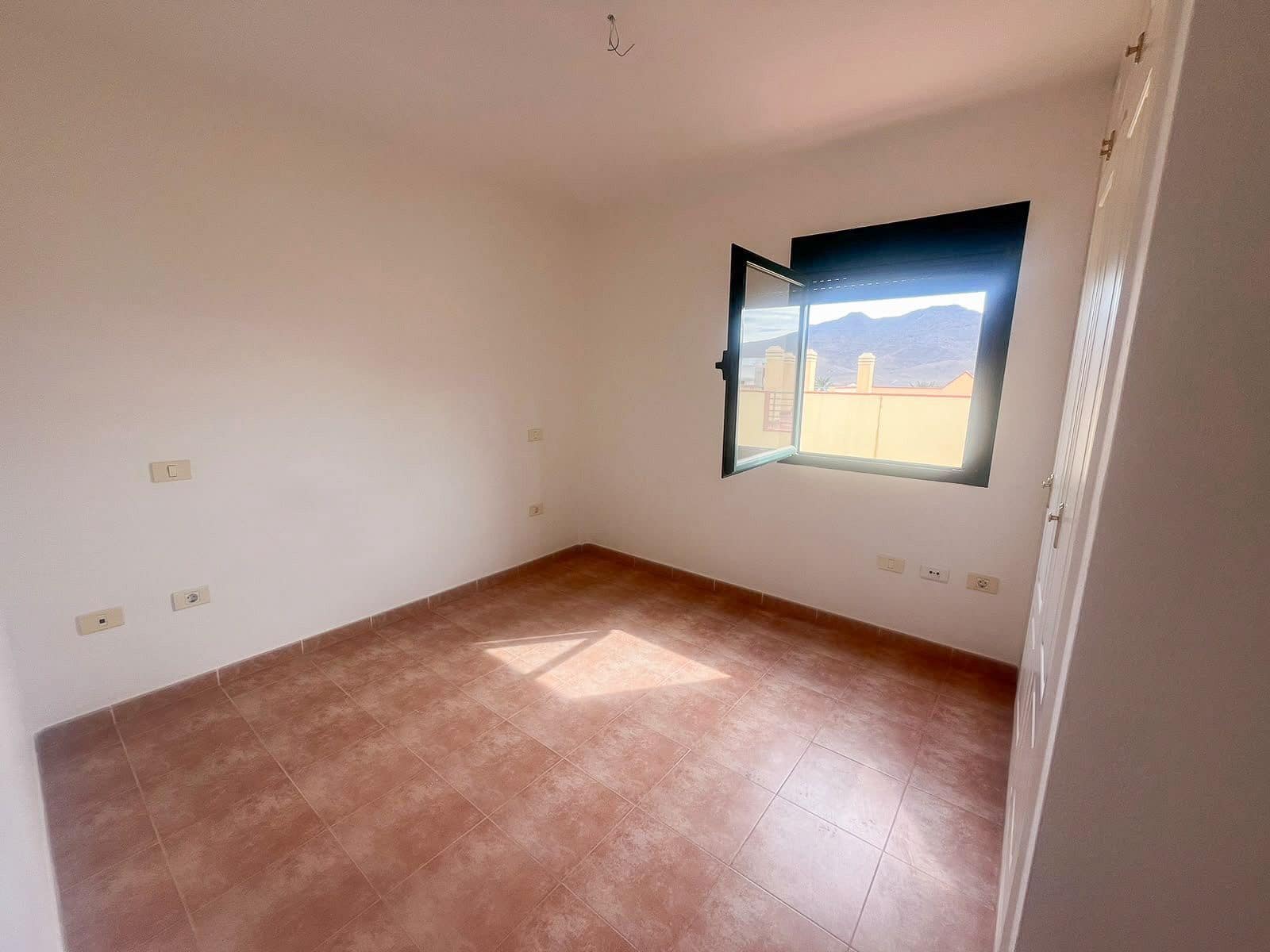 3 bedroom Flat for sale in Gran Tarajal with garage - € 235,000 (Ref: 10168245)