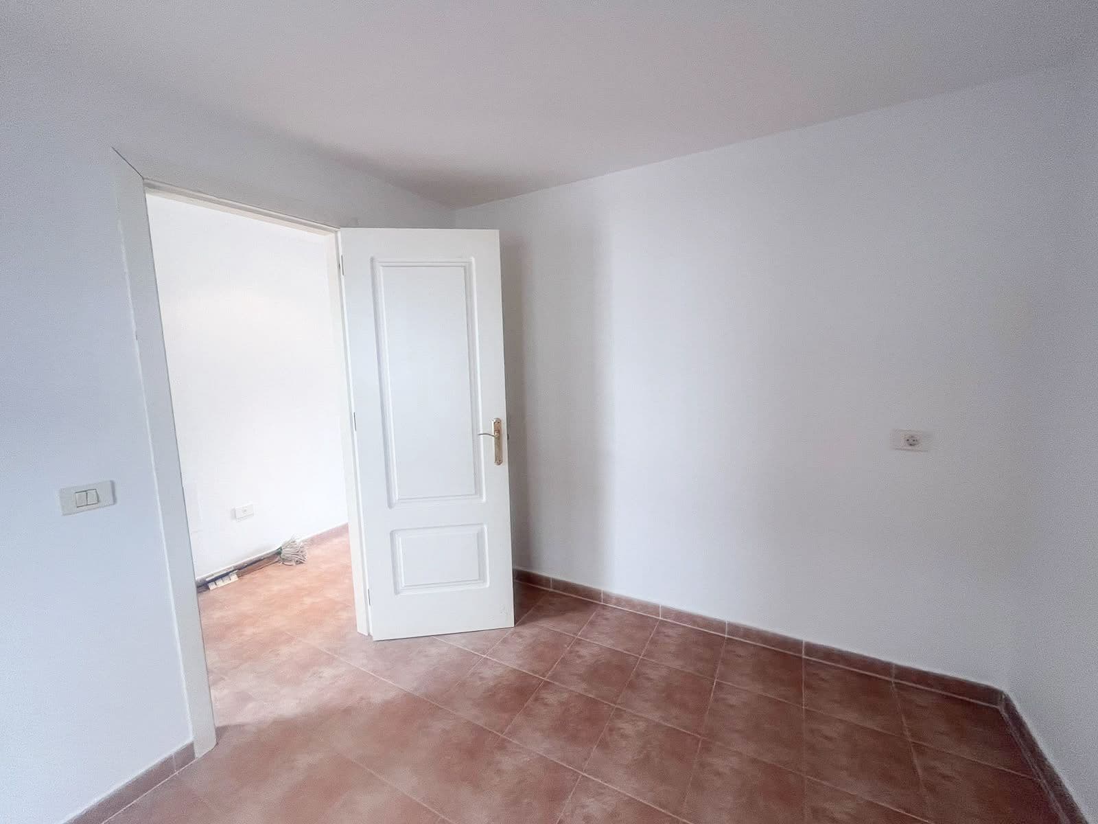 3 bedroom Flat for sale in Gran Tarajal with garage - € 235,000 (Ref: 10168245)