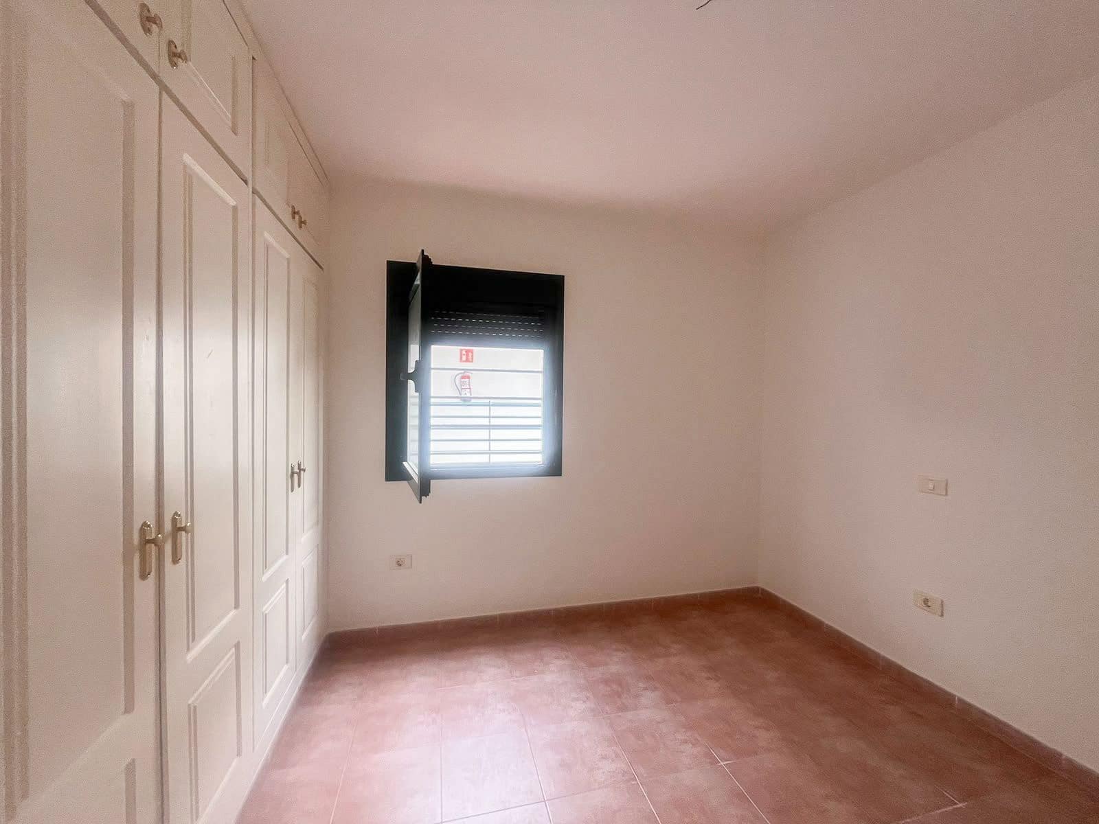 3 bedroom Flat for sale in Gran Tarajal with garage - € 235,000 (Ref: 10168245)
