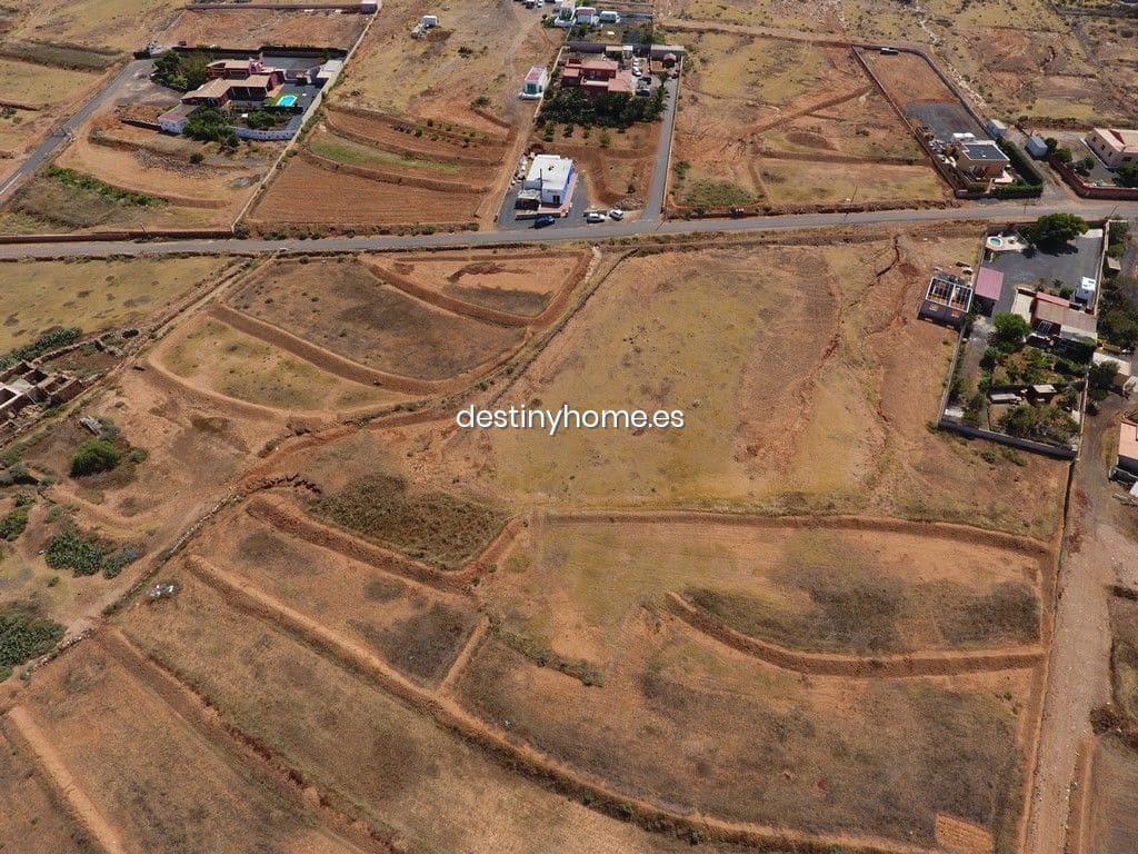 Grunde uden byggetilladelser til salg i Tetir - € 348.250 (Ref: 4633272)