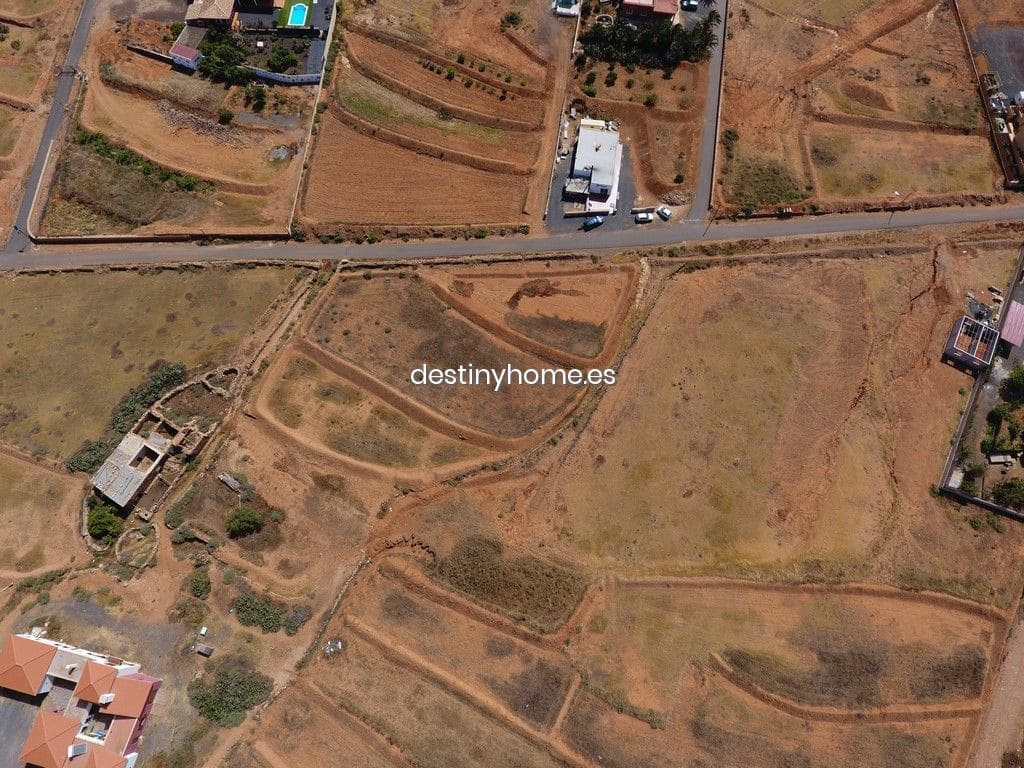 Grunde uden byggetilladelser til salg i Tetir - € 348.250 (Ref: 4633272)