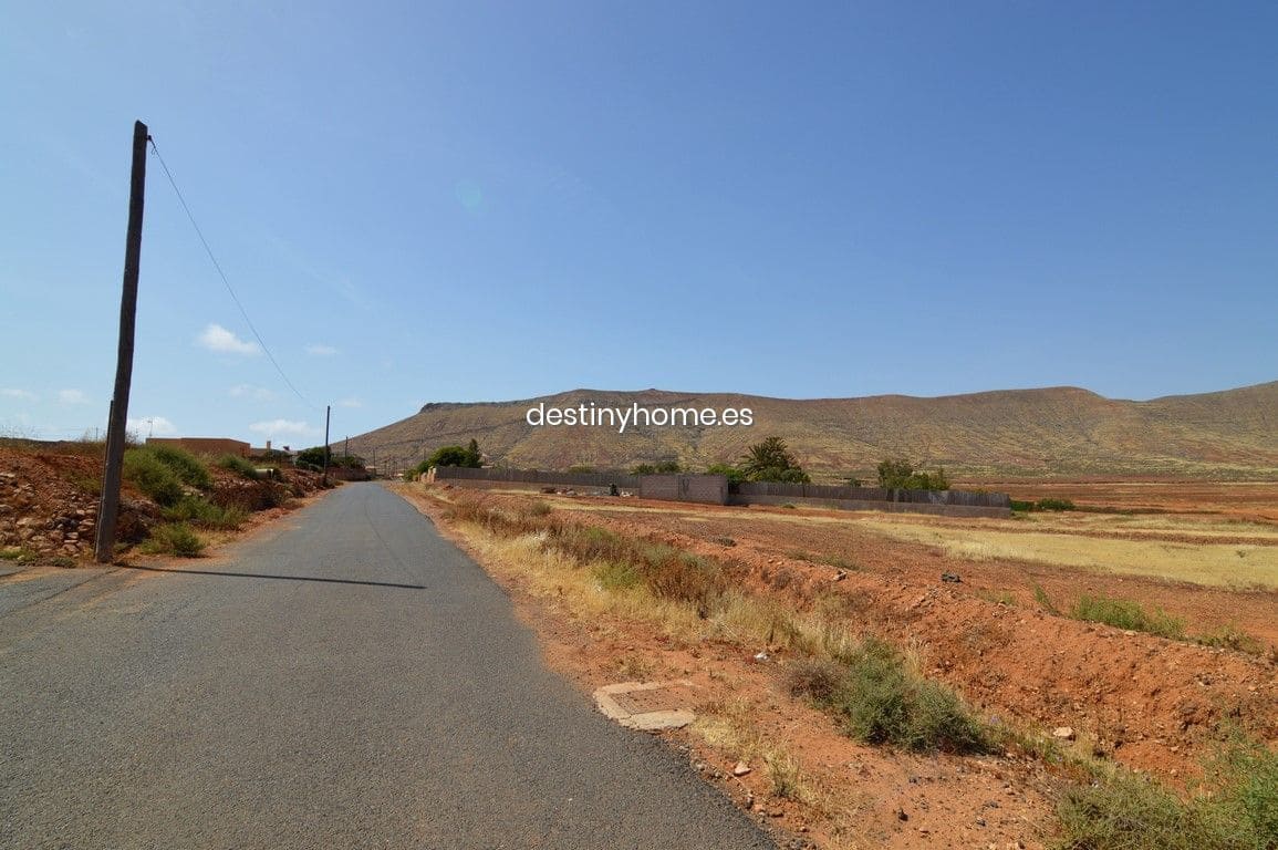 Grunde uden byggetilladelser til salg i Tetir - € 348.250 (Ref: 4633272)