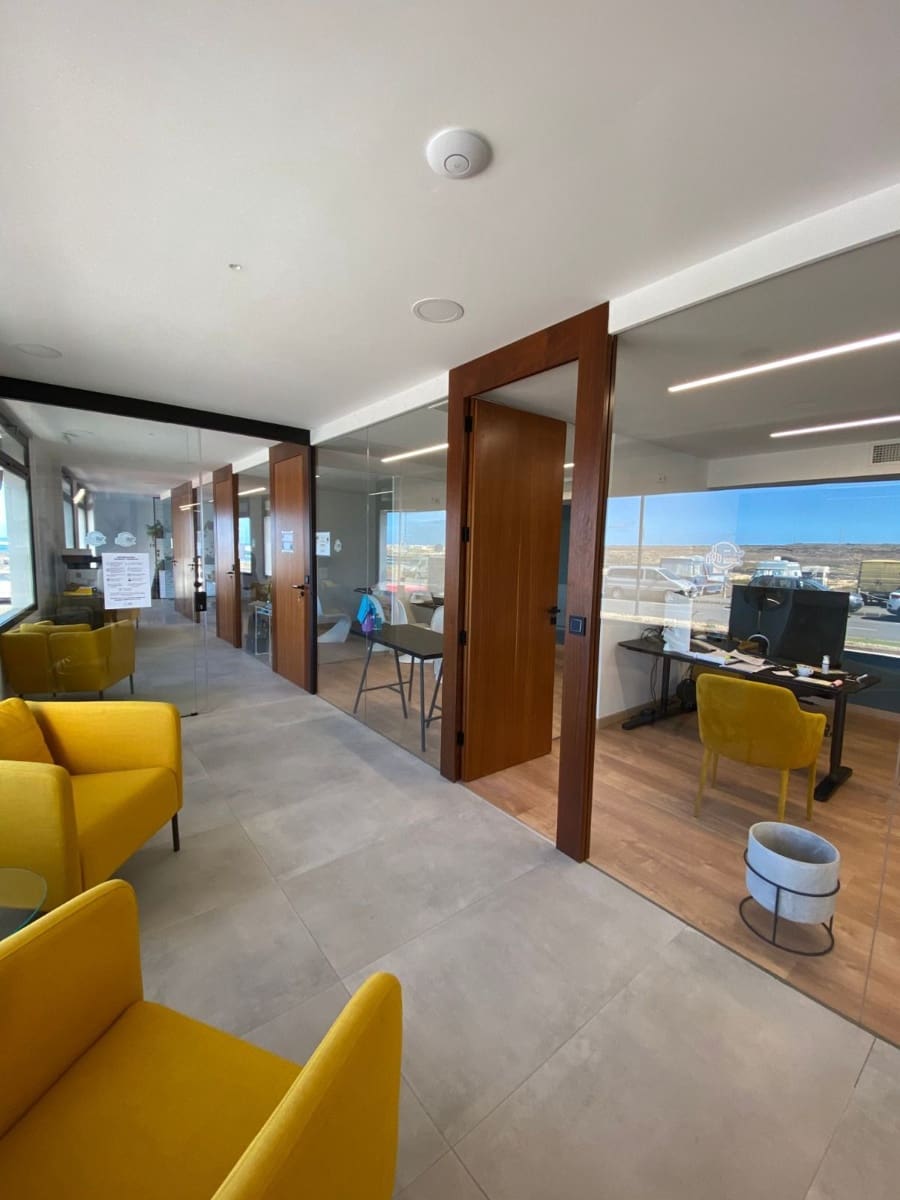 Office for rent in Corralejo - € 500 (Ref: 6242466)