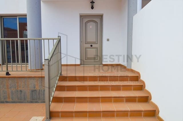 3 bedroom Villa for sale in Puerto del Rosario with garage - € 315,000 (Ref: 6496442)