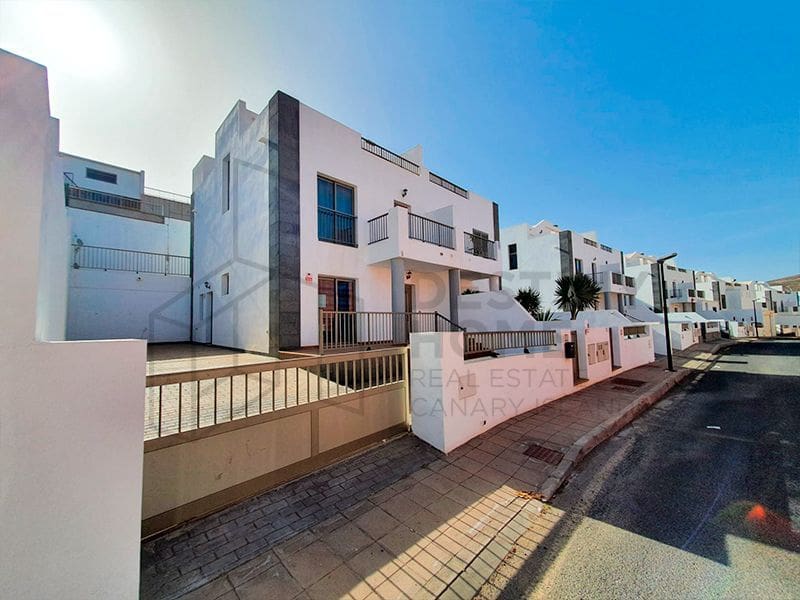 3 bedroom Villa for sale in Puerto del Rosario with garage - € 315,000 (Ref: 6496442)