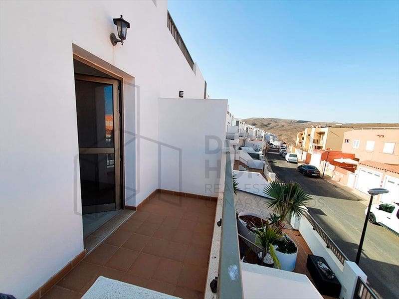 3 bedroom Villa for sale in Puerto del Rosario with garage - € 315,000 (Ref: 6496442)