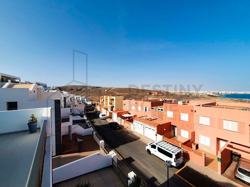 3 bedroom Villa for sale in Puerto del Rosario with garage - € 315,000 (Ref: 6496442)