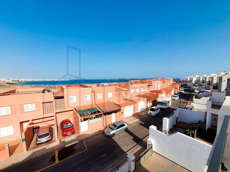 3 bedroom Villa for sale in Puerto del Rosario with garage - € 315,000 (Ref: 6496442)