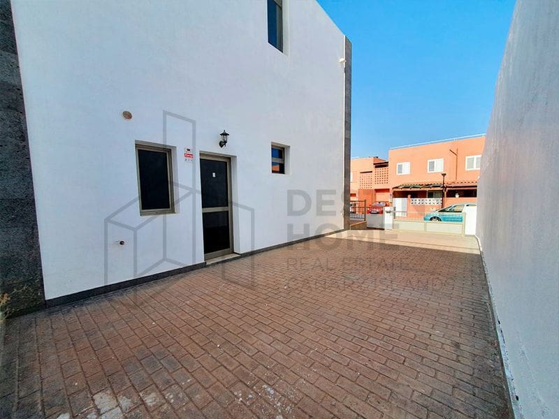 3 bedroom Villa for sale in Puerto del Rosario with garage - € 315,000 (Ref: 6496442)