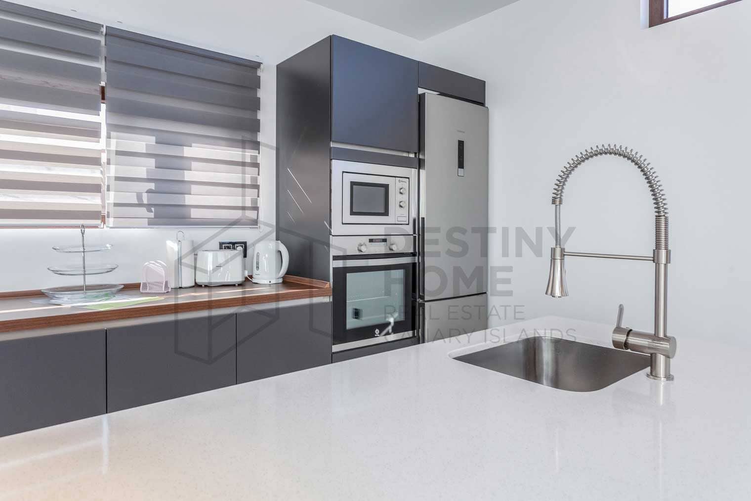 3 slaapkamer Villa te koop in Antigua met zwembad garage - € 550.000 (Ref: 6781153)