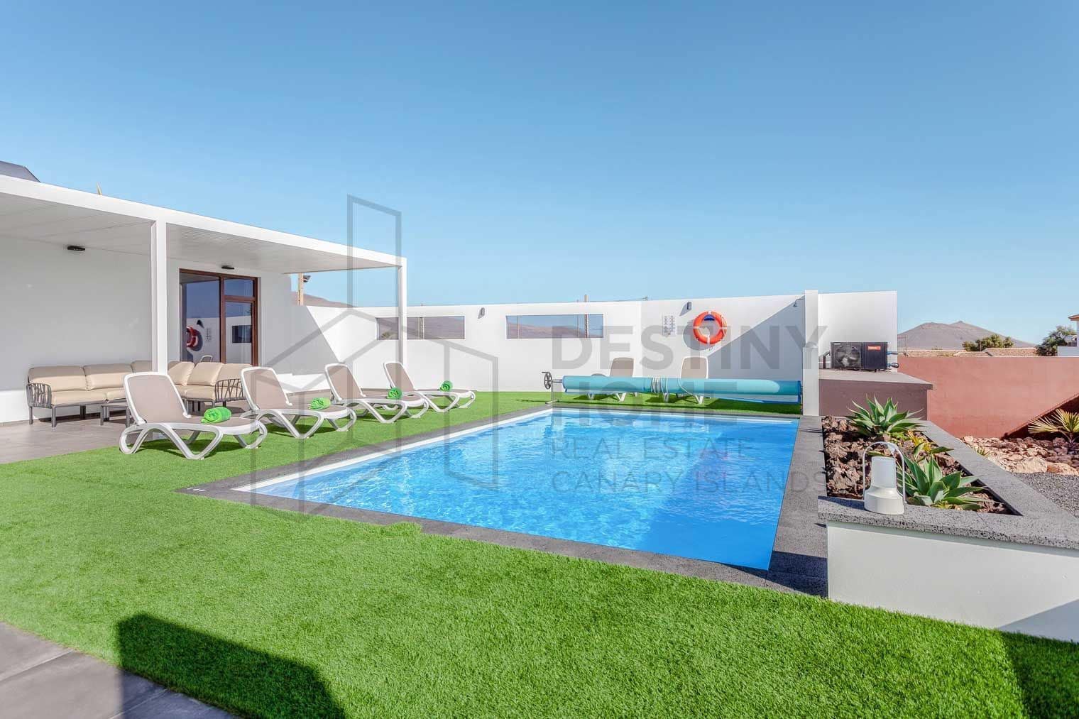 3 slaapkamer Villa te koop in Antigua met zwembad garage - € 550.000 (Ref: 6781153)