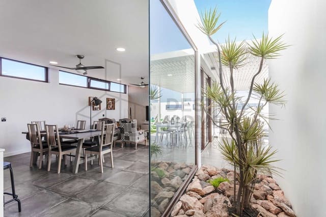 3 slaapkamer Villa te koop in Triquivijate, Antigua met zwembad garage - € 550.000 (Ref: 6781153)