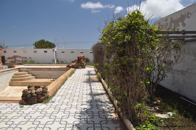 6 quarto Moradia para venda em Los Estancos, Puerto del Rosario com piscina - 530 000 € (Ref: 6902336)