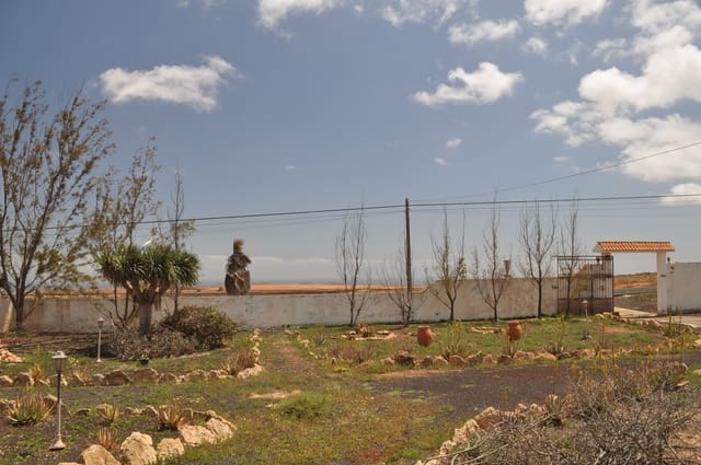 6 quarto Moradia para venda em Los Estancos, Puerto del Rosario com piscina - 530 000 € (Ref: 6902336)