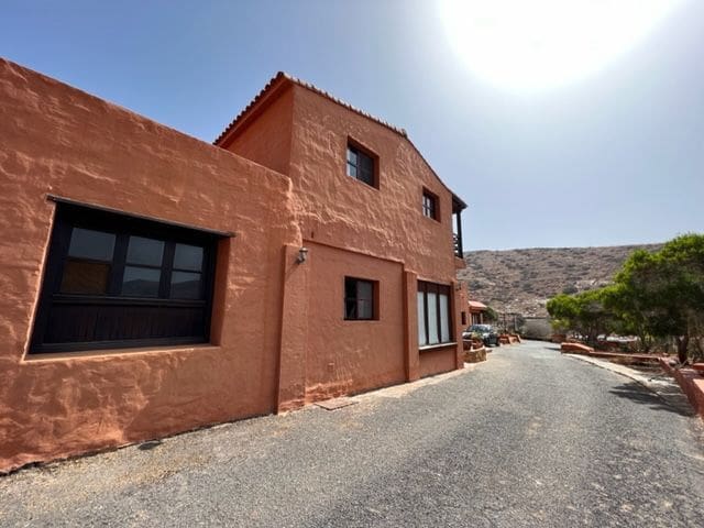 16 bedroom Finca/Country House for sale in Betancuria with pool garage - € 3,000,000 (Ref: 7008270)