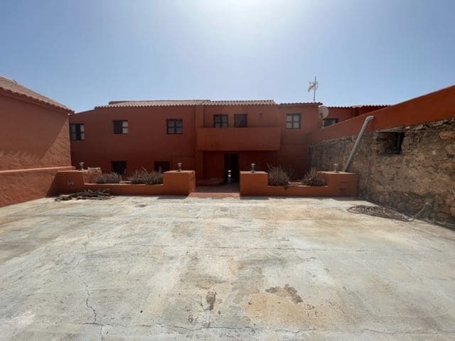 16 bedroom Finca/Country House for sale in Betancuria with pool garage - € 3,000,000 (Ref: 7008270)