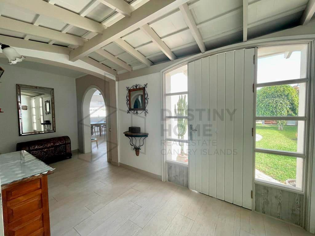 Chalet de 5 habitaciones en Corralejo en venta con piscina - 1.090.000 € (Ref: 7345663)