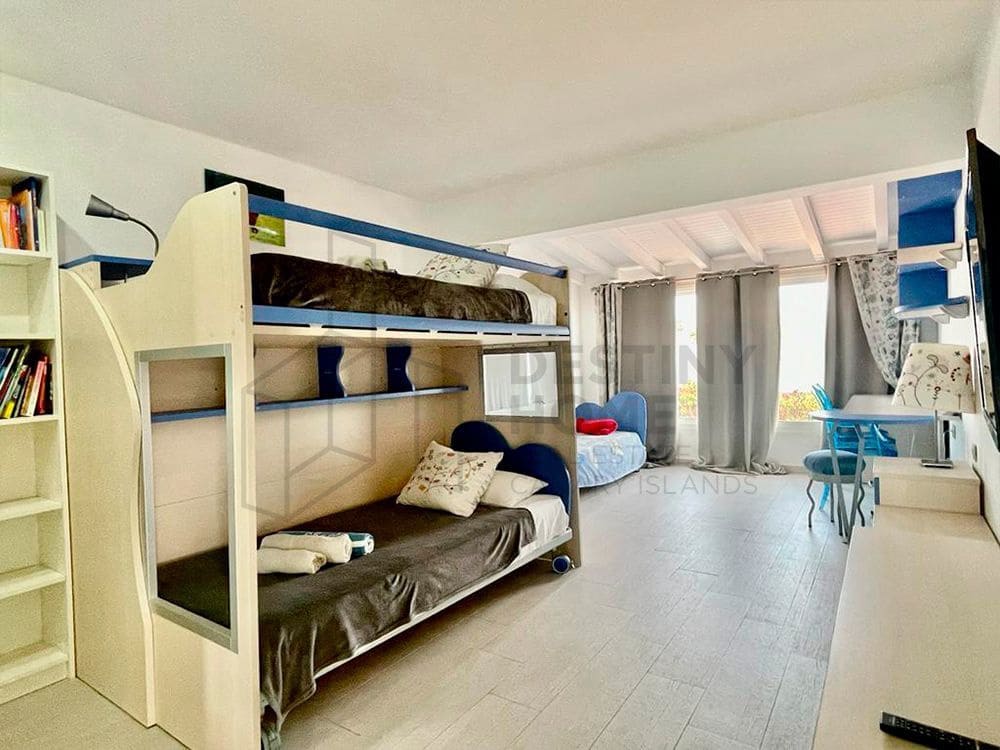 Chalet de 5 habitaciones en Corralejo en venta con piscina - 1.090.000 € (Ref: 7345663)