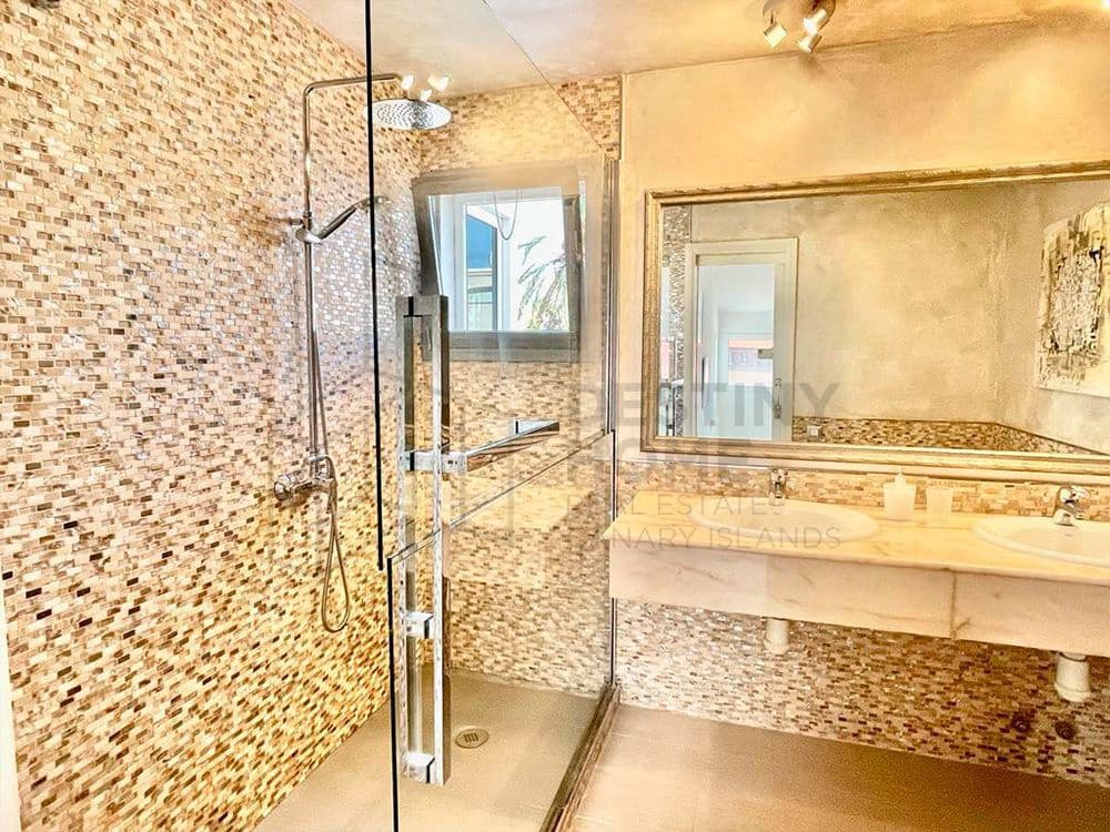 Chalet de 5 habitaciones en Corralejo en venta con piscina - 1.090.000 € (Ref: 7345663)