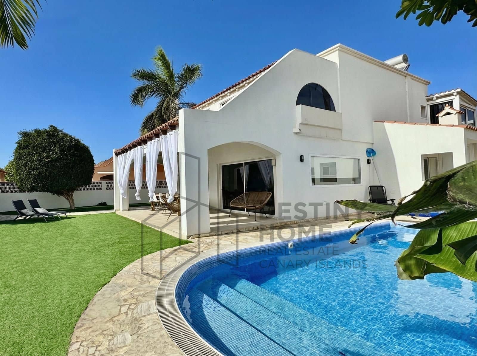 5 soverom Villa til salgs i Corralejo med svømmebasseng - € 1 090 000 (Ref: 7345663)
