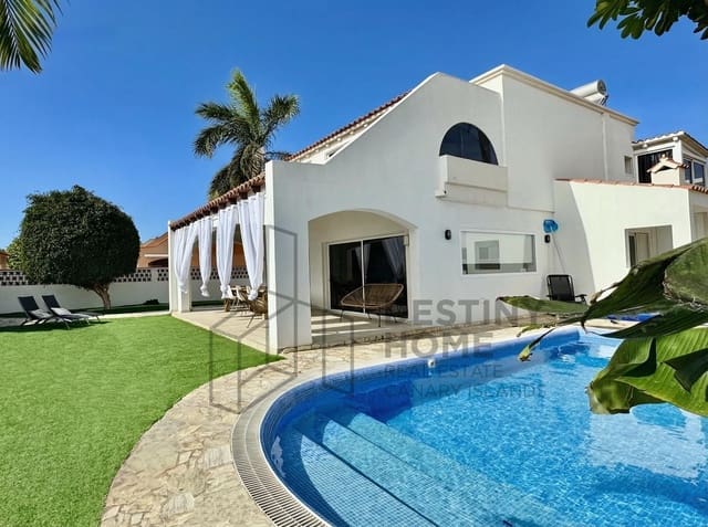 5 soveværelse Villa til salg i Corralejo, La Oliva med swimmingpool - € 1.090.000 (Ref: 7345663)