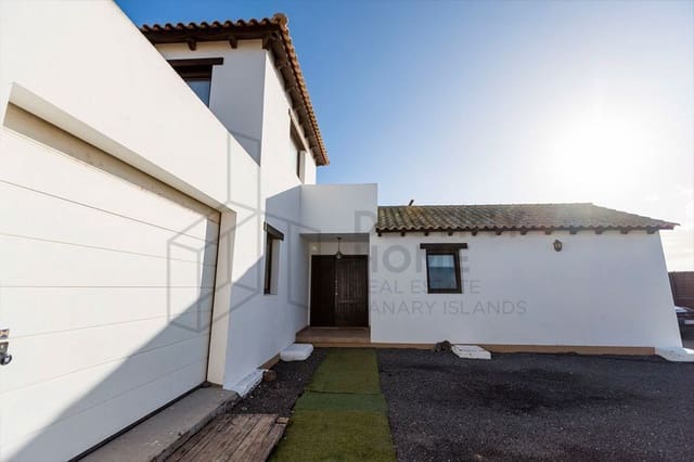 3 bedroom Villa for sale in Lajares, La Oliva with garage - € 735,000 (Ref: 7357723)