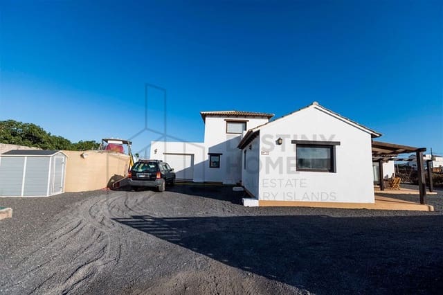 3 bedroom Villa for sale in Lajares, La Oliva with garage - € 735,000 (Ref: 7357723)