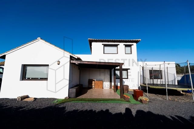 3 bedroom Villa for sale in Lajares, La Oliva with garage - € 735,000 (Ref: 7357723)