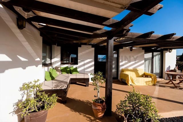 3 bedroom Villa for sale in Lajares, La Oliva with garage - € 735,000 (Ref: 7357723)