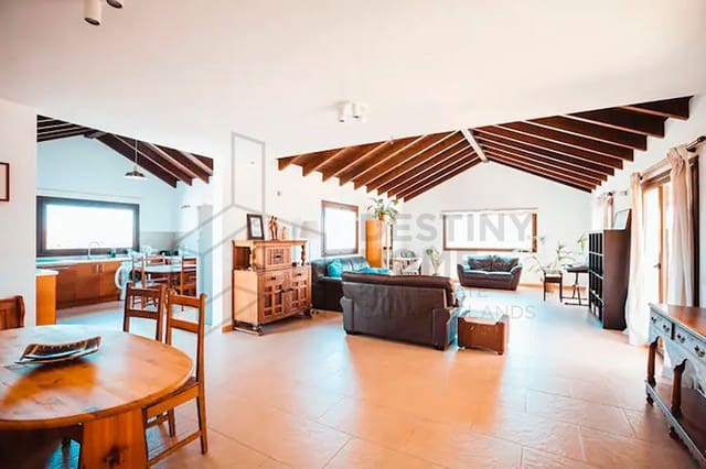 3 bedroom Villa for sale in Lajares, La Oliva with garage - € 735,000 (Ref: 7357723)