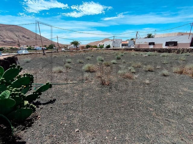 Rakentamaton maa myytävänä paikassa Villaverde, La Oliva - 96 000 € (Ref: 7634950)