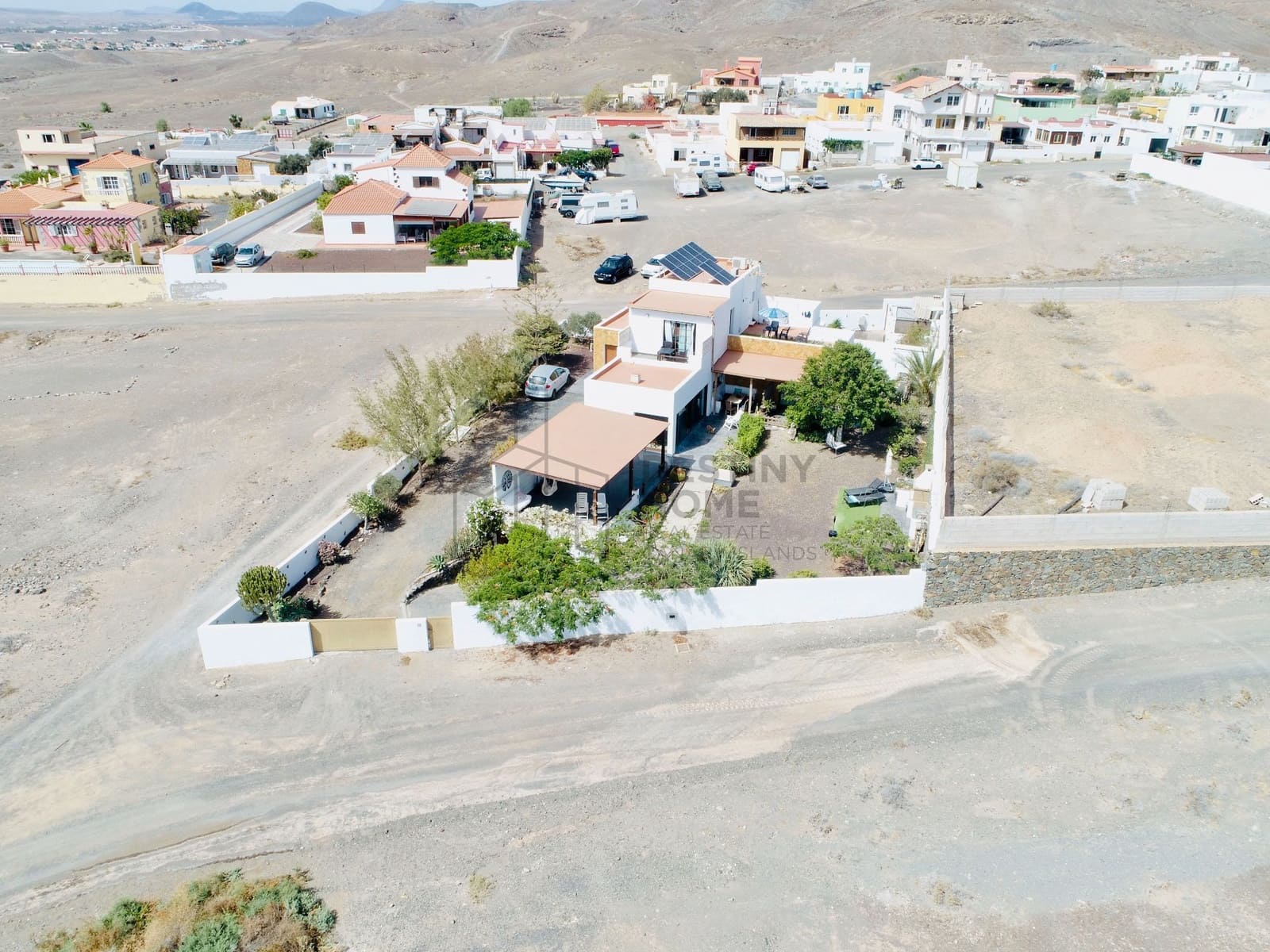 3 soveværelse Villa til salg i Gran Tarajal med garage - € 505.000 (Ref: 7748451)