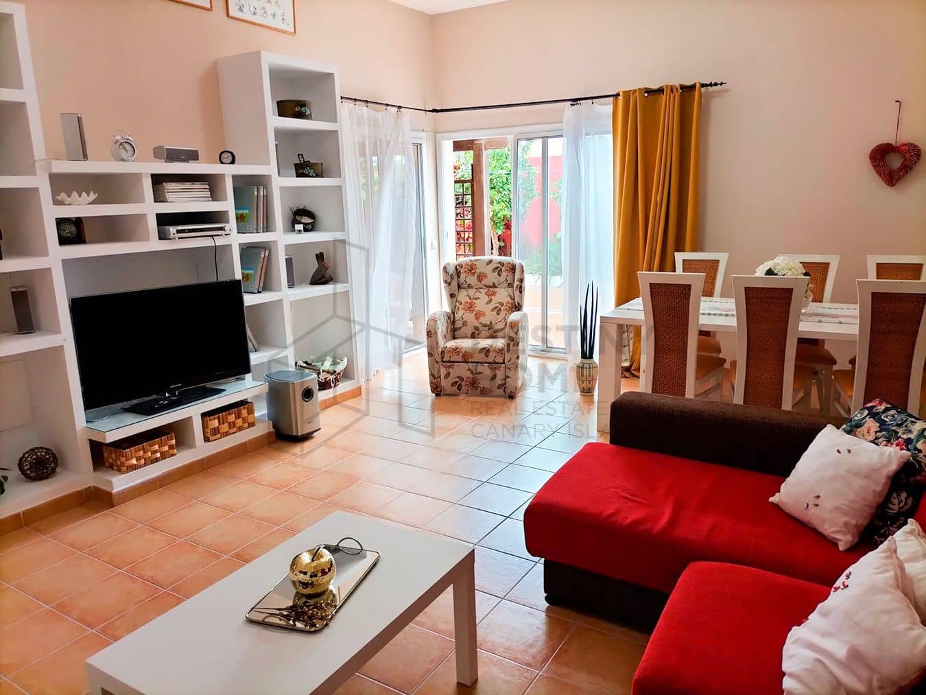 2 bedroom Villa for sale in Corralejo, La Oliva with pool garage €