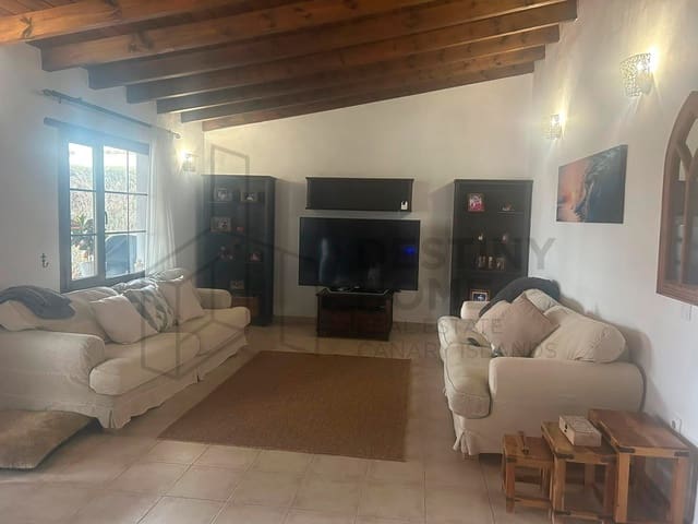 7 bedroom Villa for sale in Lajares, La Oliva - € 945,000 (Ref: 7826761)