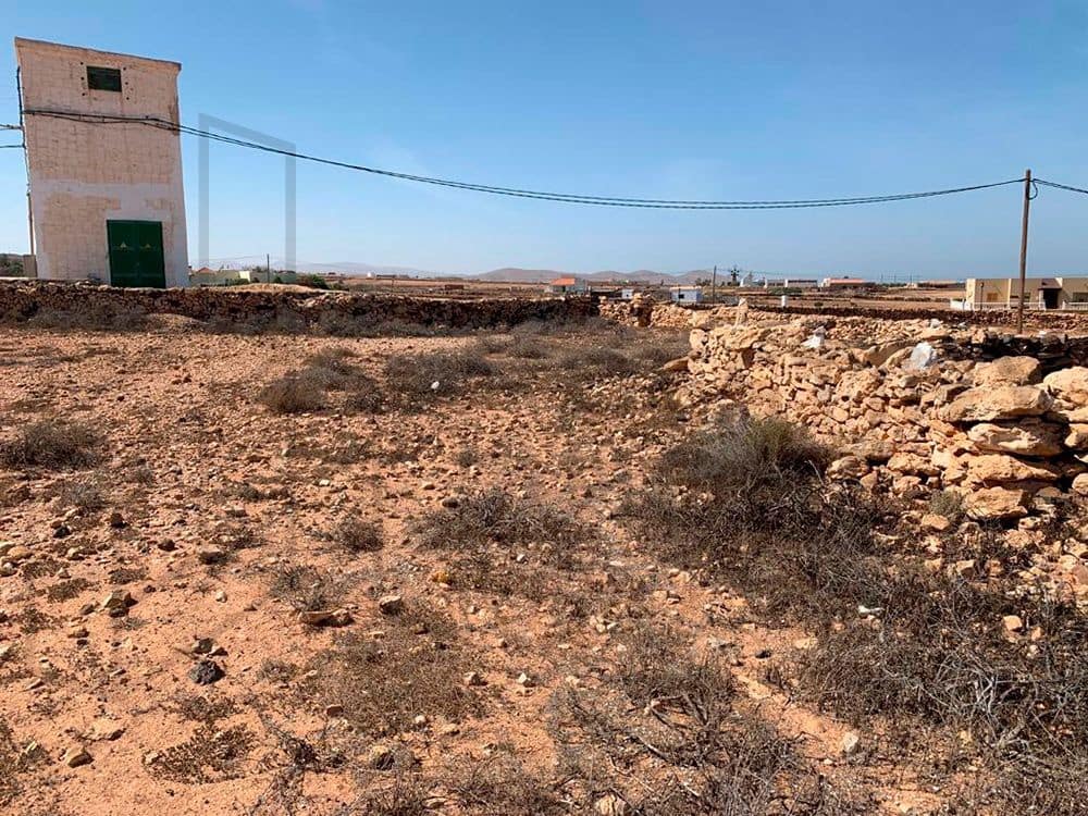 Ubebygd land til salgs i Tindaya - € 115 000 (Ref: 7839595)