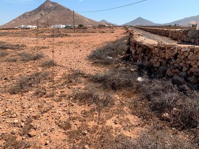 Rakentamaton maa myytävänä paikassa Tindaya, La Oliva - 115 000 € (Ref: 7839595)