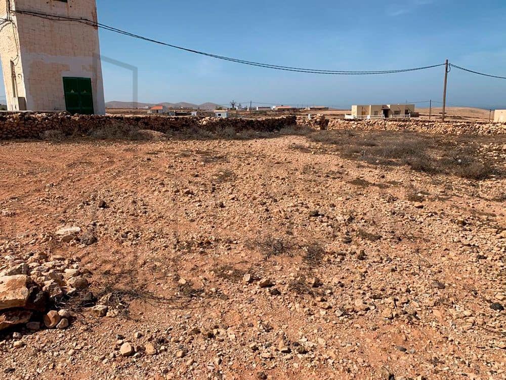 Ubebygd land til salgs i Tindaya - € 115 000 (Ref: 7839595)