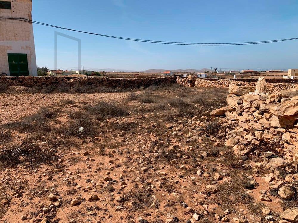 Ubebygd land til salgs i Tindaya - € 115 000 (Ref: 7839595)