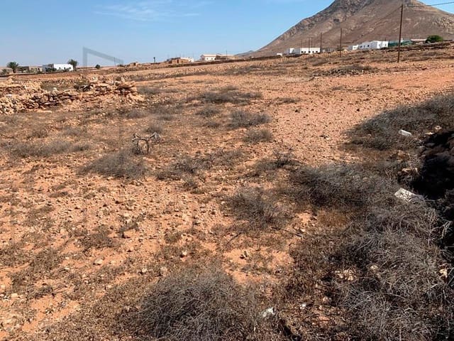 Rakentamaton maa myytävänä paikassa Tindaya, La Oliva - 115 000 € (Ref: 7839595)