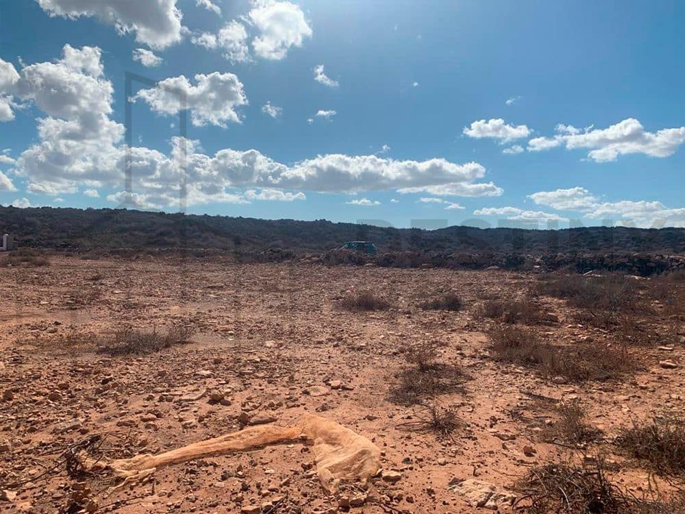 Grunde uden byggetilladelser til salg i Antigua - € 125.000 (Ref: 7993080)