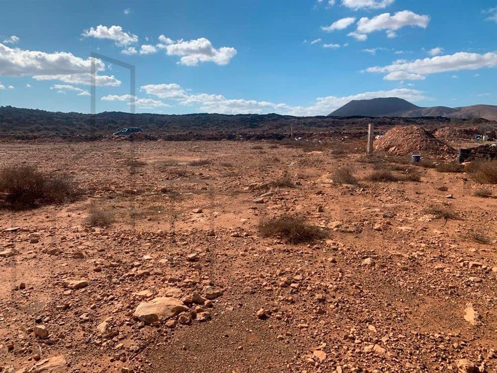 Grunde uden byggetilladelser til salg i Antigua - € 125.000 (Ref: 7993080)