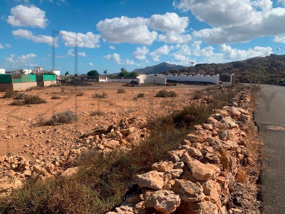 Grunde uden byggetilladelser til salg i Antigua - € 125.000 (Ref: 7993080)