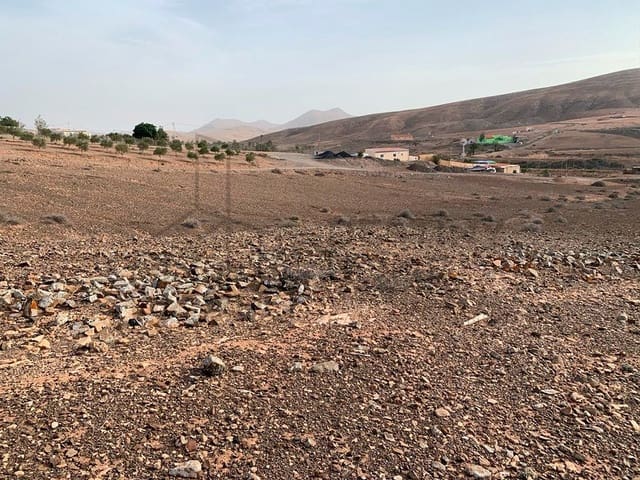 Finca/Country House for sale in Tuineje - € 150,000 (Ref: 8073066)