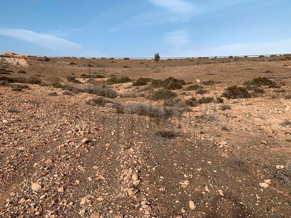 Grunde uden byggetilladelser til salg i Tuineje - € 105.000 (Ref: 8073067)