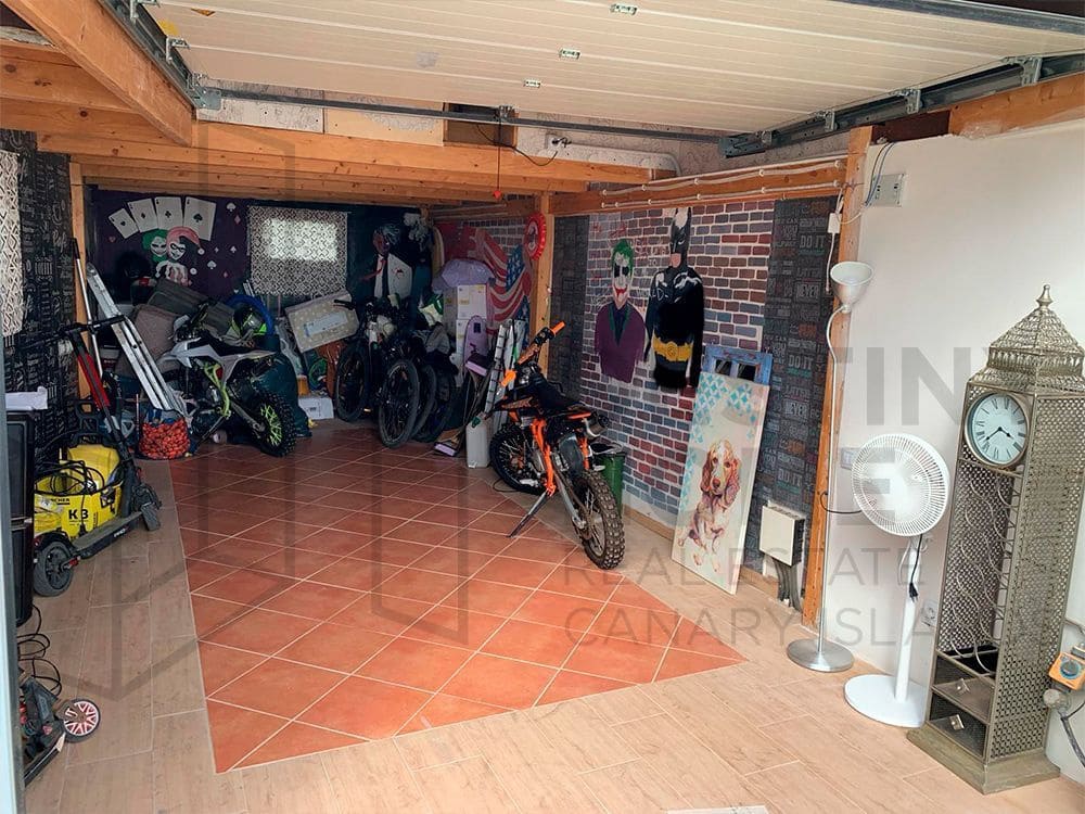 4 soveværelse Villa til salg i Caleta de Fuste med swimmingpool garage - € 760.000 (Ref: 8089053)