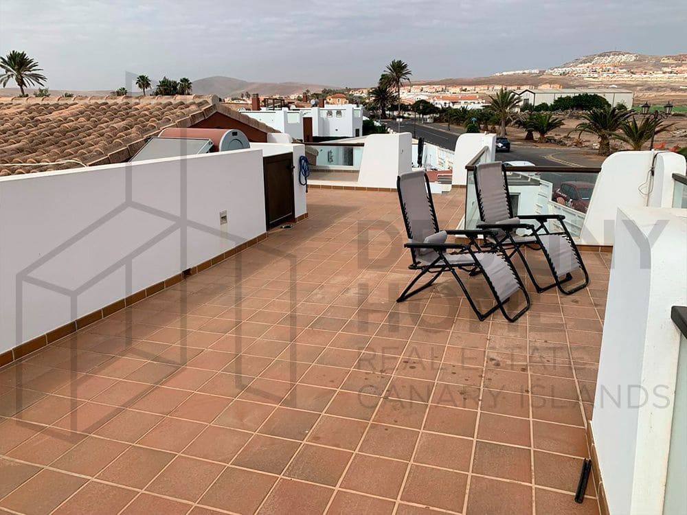 4 soveværelse Villa til salg i Caleta de Fuste med swimmingpool garage - € 760.000 (Ref: 8089053)