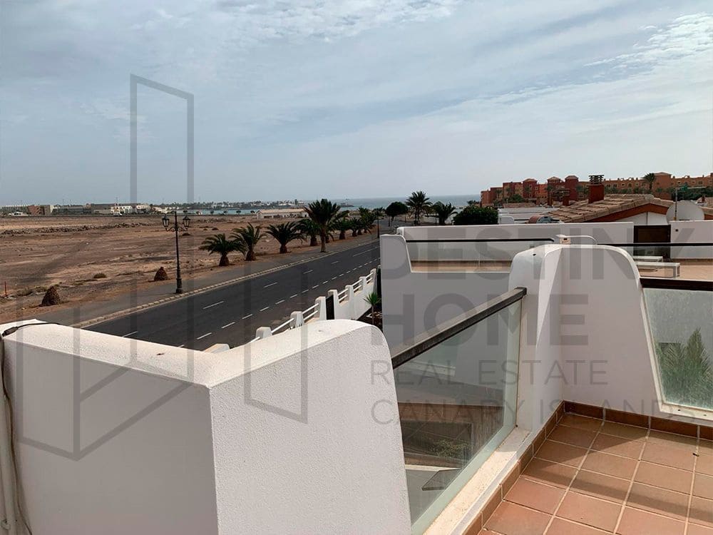 4 soveværelse Villa til salg i Caleta de Fuste med swimmingpool garage - € 760.000 (Ref: 8089053)