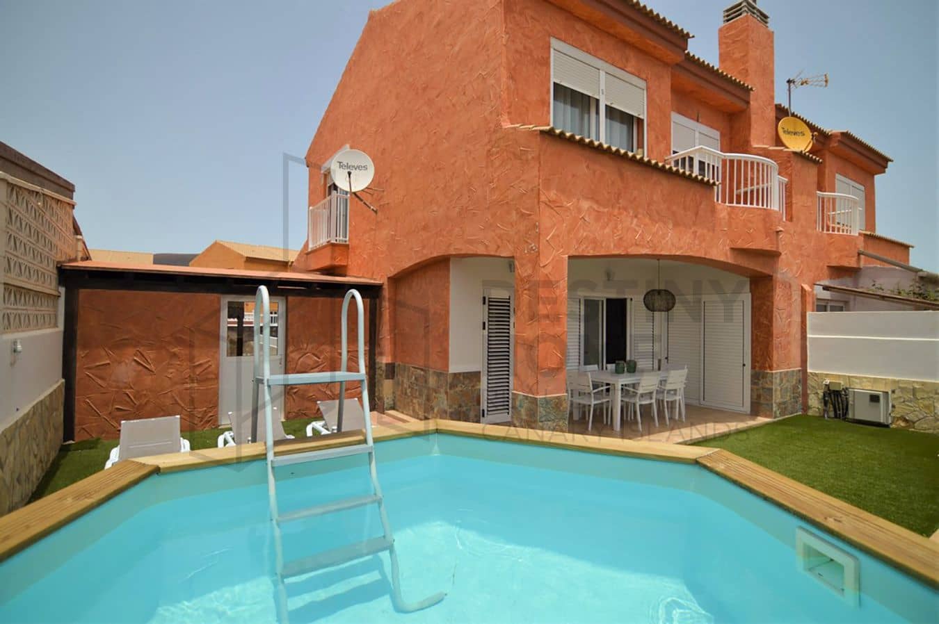 3 soveværelse Villa til leje i Corralejo med swimmingpool - € 2.400 (Ref: 8142651)